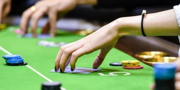 Meja Taruhan Kecil Poker